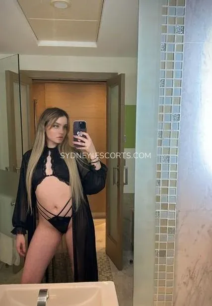 Sydney escorts Zoe — 4