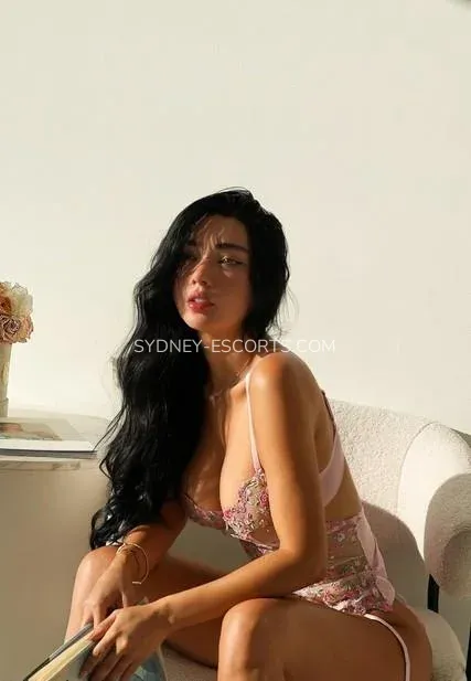 Sydney escorts Kaitlyn — 10