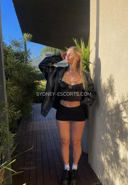 Sydney escorts Reagan — 1