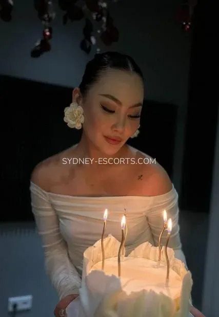Sydney escorts Courtney — 4