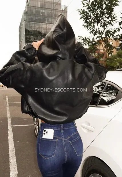 Sydney escorts Kaitlyn — 1