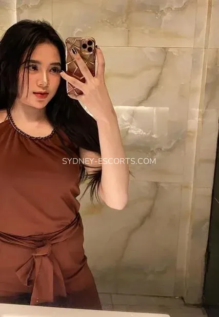 Sydney escorts Ellie — 3