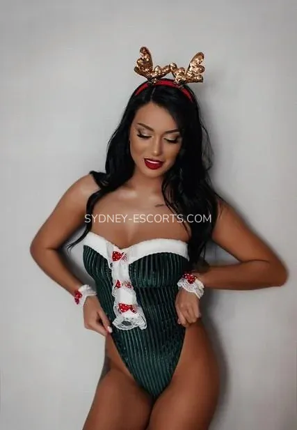 Sydney escorts Kaitlyn — 7