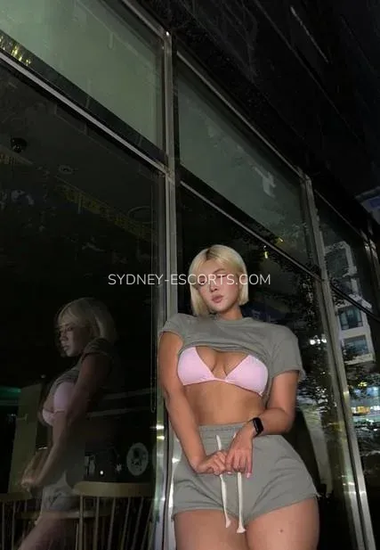 Sydney escorts Courtney — 4