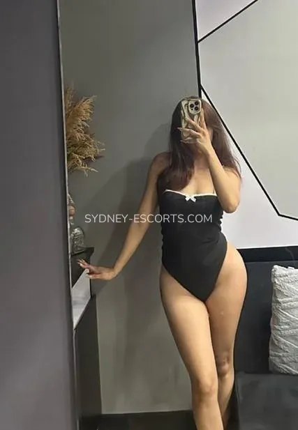 Sydney escorts Leslie — 3