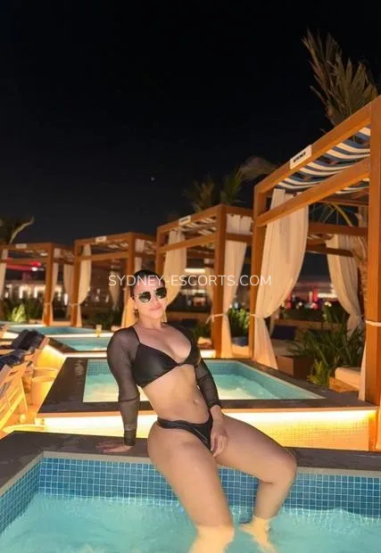 Sydney escorts Leah — 2