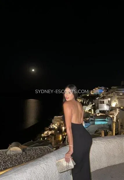 Sydney escorts Courtney — 6