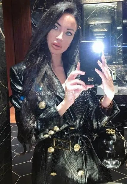 Sydney escorts Zoey — 2