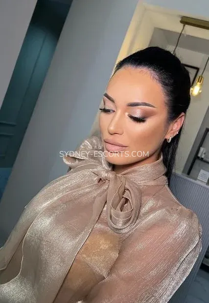 Sydney escorts Kaitlyn — 3
