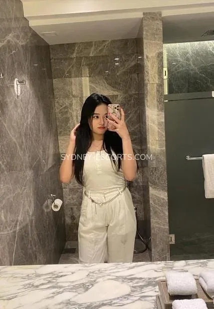 Sydney escorts Ellie — 1